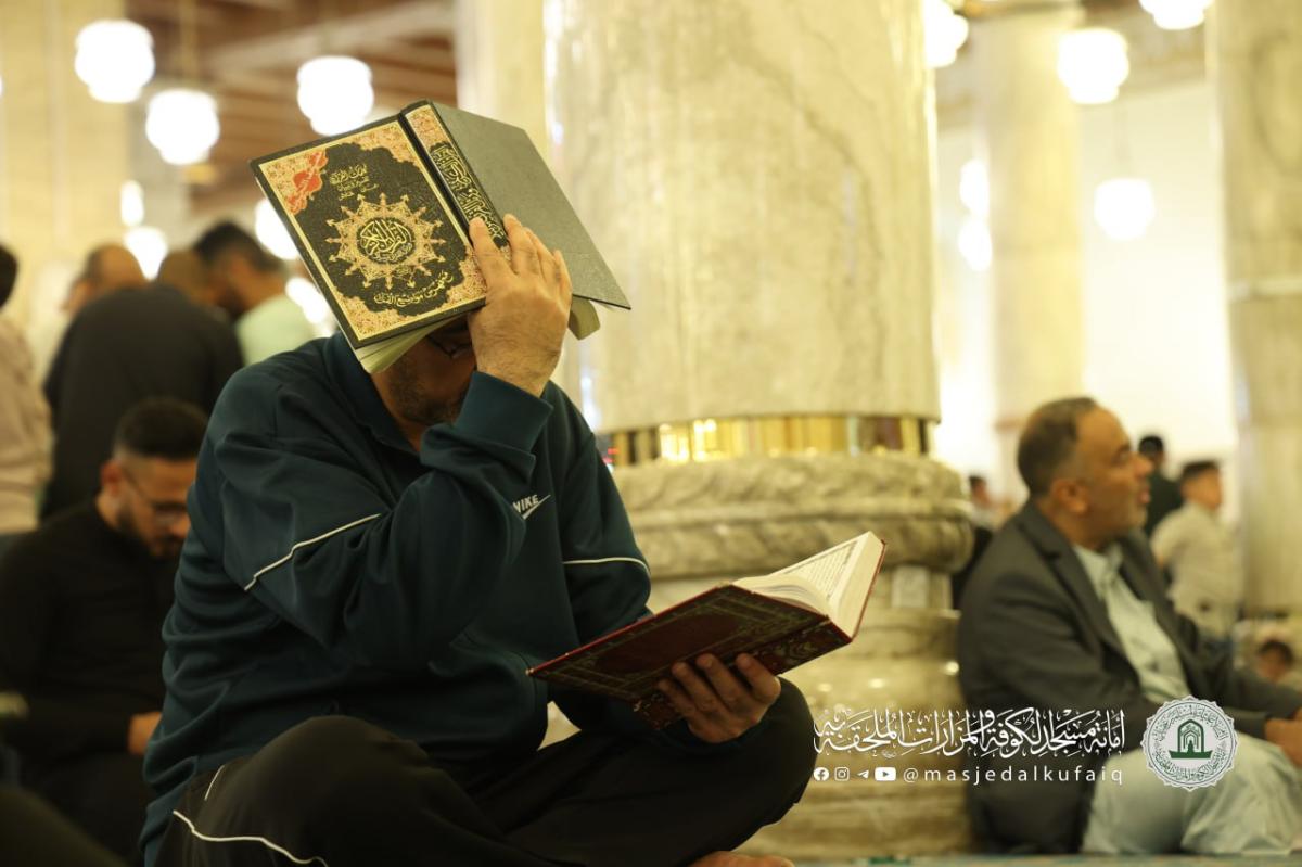 بالصور..المؤمنون يحيون الليلة الأولى من ليالي القدر المباركة في رحاب مسجد الكوفة المعظم